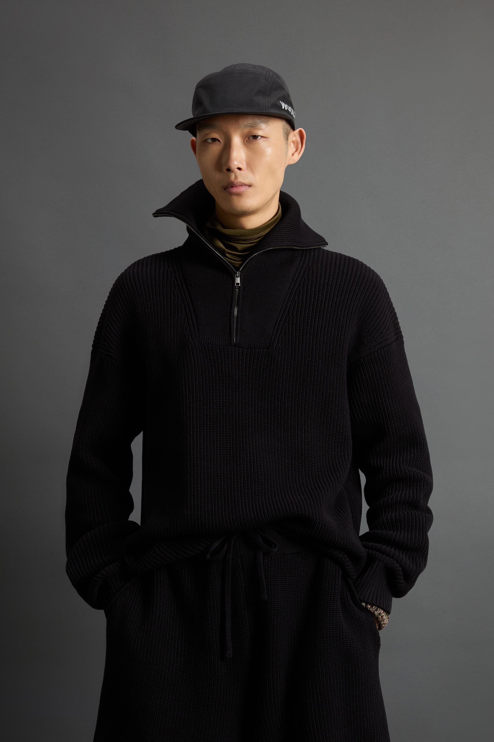 COTTON HALF ZIP MOCK NECK